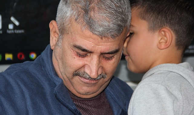 Ailesini depremde kaybeden öğretmen sınıfında duygusal anlar yaşandı