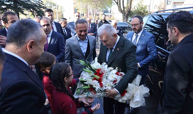 Binali Yıldırım: "Dünya, Gazze’de yaşanan etnik temizlik karşısında susuyor”