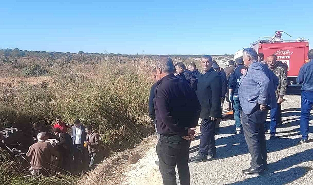 Devrilen traktörün altında kalan sürücü ağır yaralandı