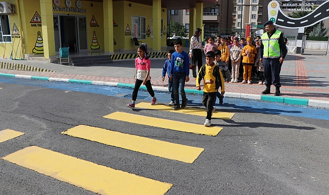Haliliye çocuk trafik eğitim parkı ile bilinçli nesil yetişiyor 