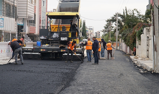 Haliliye’de sıcak asfalt çalışmalarıyla yollar yenileniyor