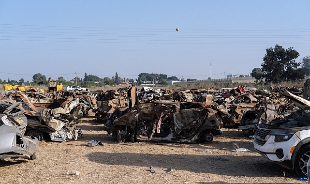 İsrail’de çatışmalarda hurdaya çıkan sivil araçlar Novitot'ta toplanıyor