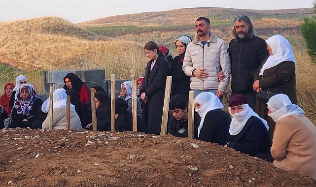 Kazada hayatını kaybeden anne ve 5 çocuğu yan yana defnedildi