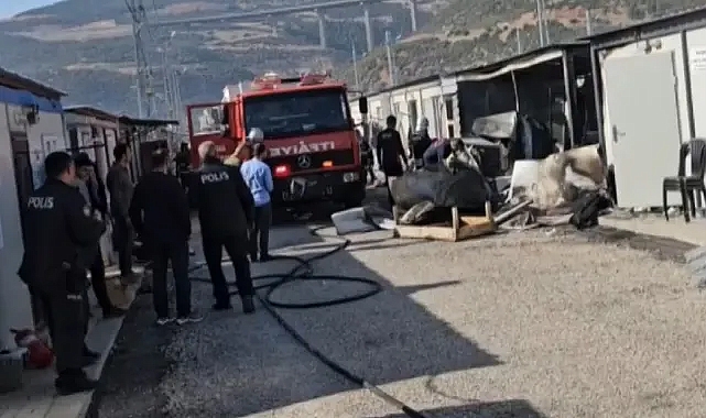 Konteyner kentte çıkan yangında 2 konteyner kül oldu