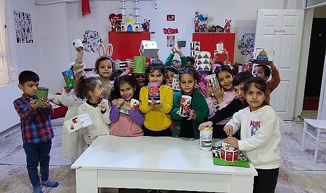 Minik öğrenciler kumbaralarını Filistin için açtı