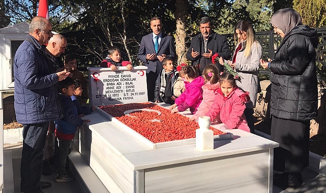 Minik öğrenciler okullarına ismi verilen şehidi vefat yıl dönümünde andı