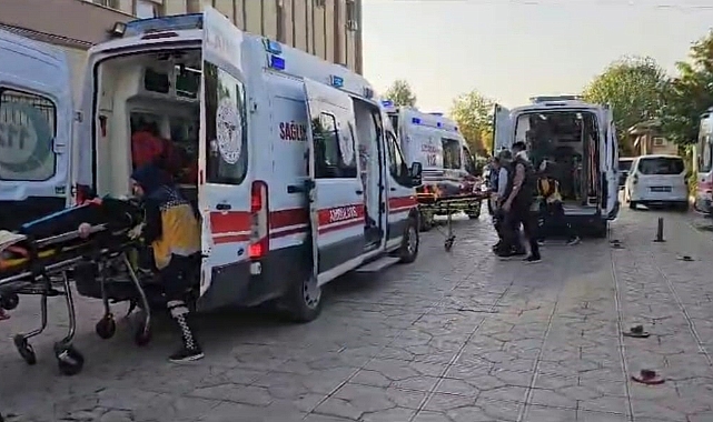 Otomobil tarlaya uçtu: 5 yaralı