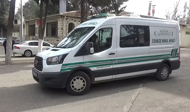 Park halindeki kamyona arkadan çarpan motosikletli genç öldü