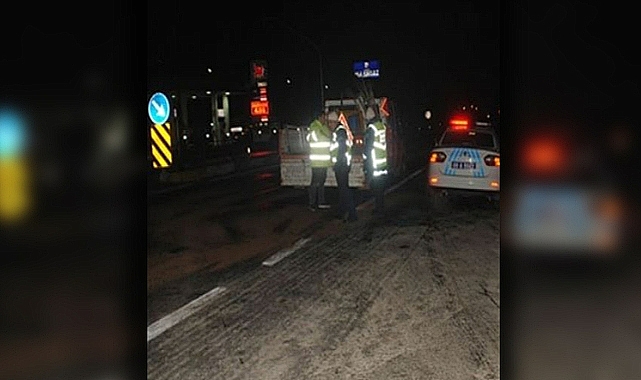 TIR, otomobili biçti: Yaralılar var