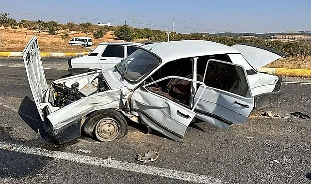 Urfa'da 2 otomobil çarpıştı