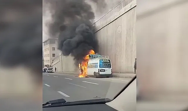 Urfa'da minibüs alevlere teslim oldu