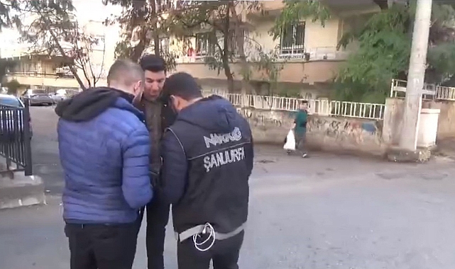 Urfa’da polis okul önlerinde denetim yaptı
