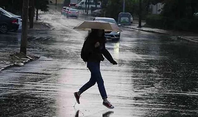 Urfa'da sağanak yağış etkisini sürdürüyor