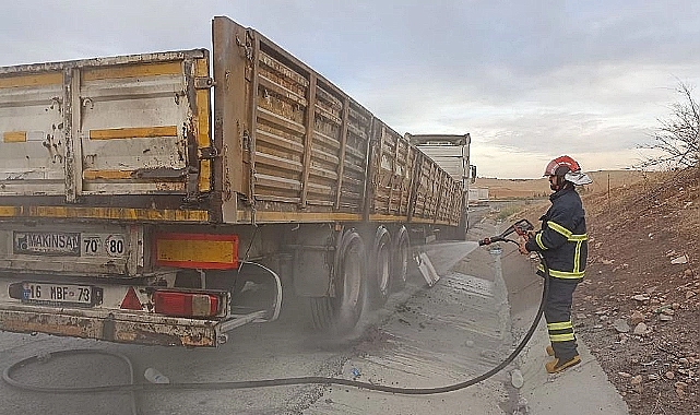 Urfa&#039;da seyir halindeki TIR alev aldı