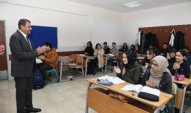 Vali Şıldak, çat kapı okul ziyaretlerine devam ediyor