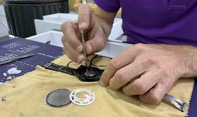 Vatandaşlar yeni saat almak yerine tamir etmeyi tercih ediyor