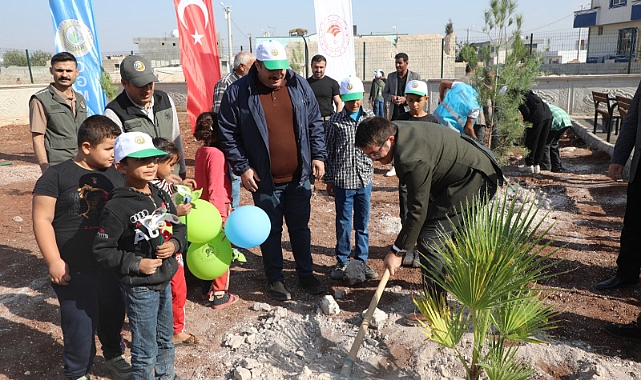 Viranşehir Belediye başkanı öğrencilerle fidan dikti