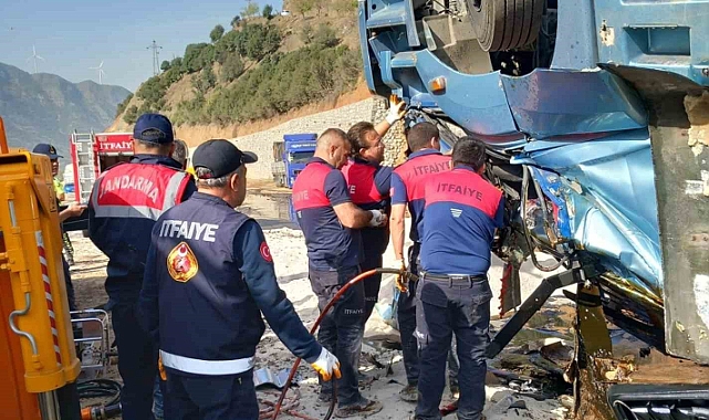 Yakıt tankeri devrildi: 2 kişi hayatını kaybetti