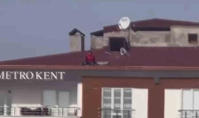 11 katlı binanın çatısında canını hiçe sayarak çalıştı