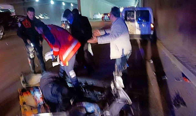 Arızalanan araca çarpan motosiklet sürücüsü kurtarılamadı