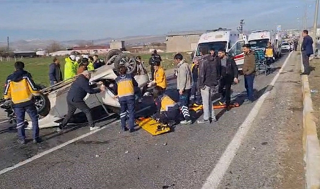 Hafriyat kamyonu otomobille çarpıştı: 1’i ağır 3 yaralı
