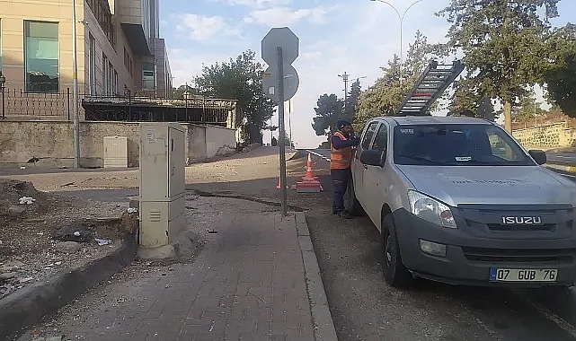Hırsızlar Urfa'da bir mahalleyi internetsiz bıraktı