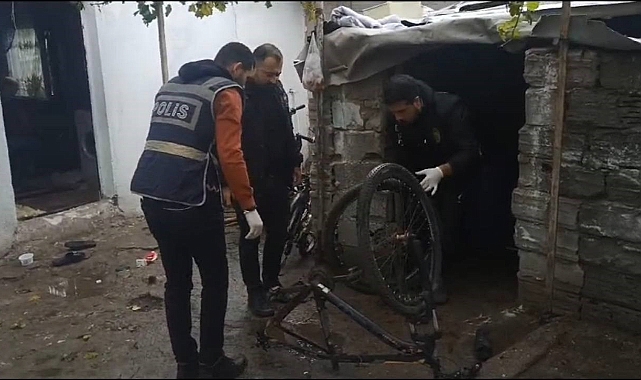 Hırsızlık yaptığı öne sürülen 2 kadın tutuklandı