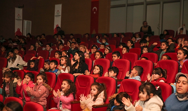 Karaköprü'de çocuklar için 'kırmızı Başlıklı Kız' sahnelendi