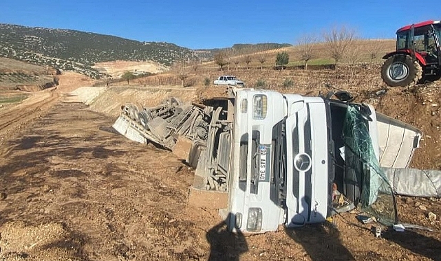 Kontrolden çıkan tır şarampole devrildi: 1 yaralı