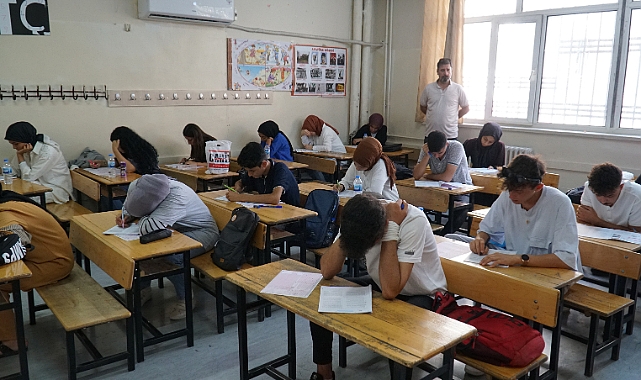 Öğrenci dostu Canpolat’tan eğitime destek