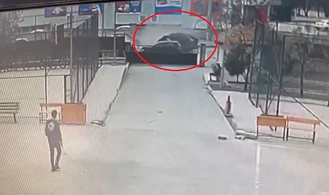 Okul önünde kaza, facianın eşiğinden dönüldü