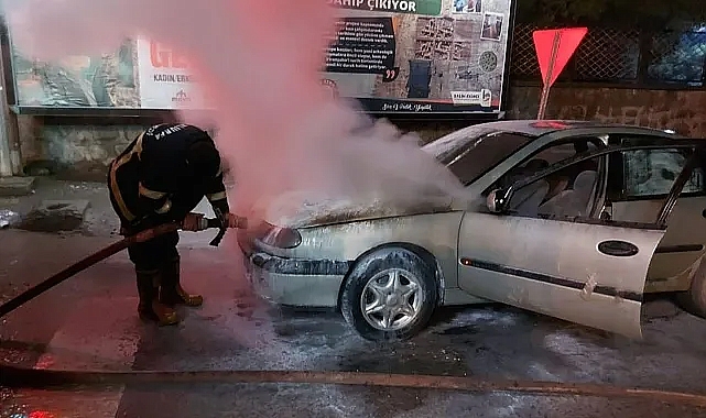 Seyir halindeki otomobil alevlere teslim oldu