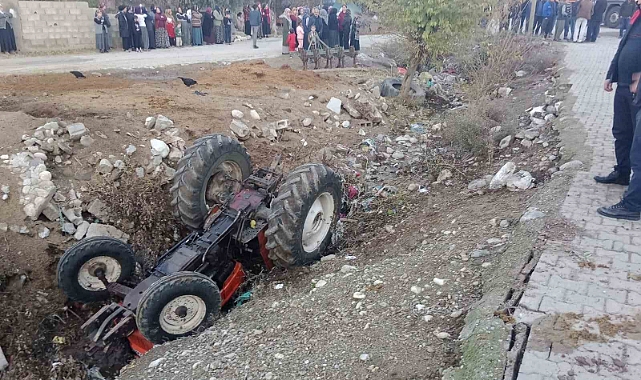 Traktör devrildi: 1’i ağır 2 yaralı