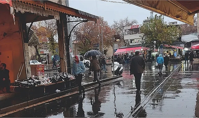 Urfa, Cuma'yı hafif yağışla karşıladı