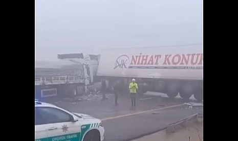 Yoğun sis kaza getirdi: 1 ölü, 15 yaralı