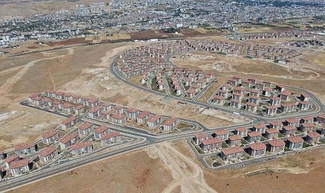 25 bin konutun anahtarı vatandaşlara teslim edildi