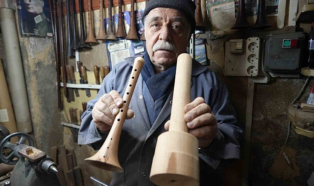56 yıldır 7 metrekarelik iş yerinde zurna yapıyor