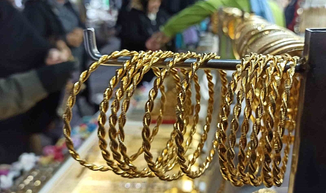 800 bin liralık kemerin imitasyonu 700 liraya satılıyor