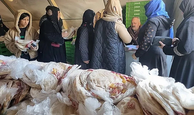 Akçakale'de bin aileye ekmek yardımı