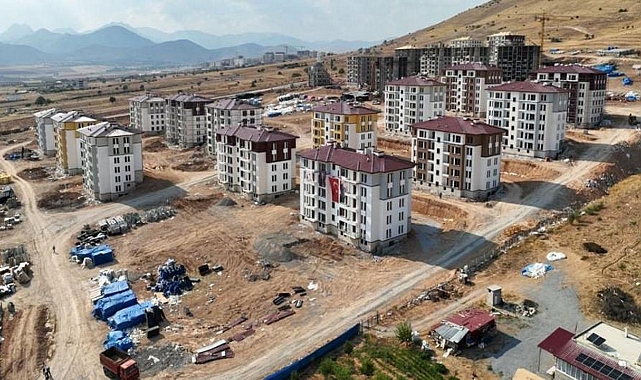 Bakan Özhaseki, deprem konutları için tarih verdi
