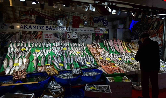Balık tezgahlarında bolluk yok, çeşit çok