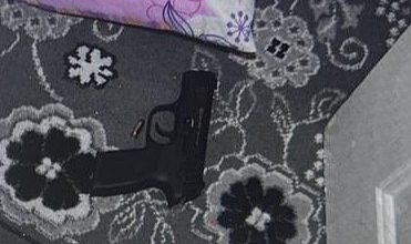 Baskın yapan polislere ateş açarak kendisini yaralayan şahıs yakalandı