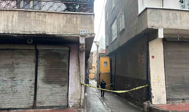 Çıkan ev yangınında baba feci şekilde öldü, oğlu dumandan zehirlendi