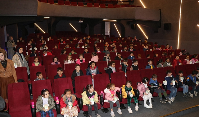 Dijital sinema salonu minikleri misafir etti