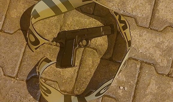 ’Dur’ ihtarı yapan bekçilere ateş eden şahıs vurularak yakalandı