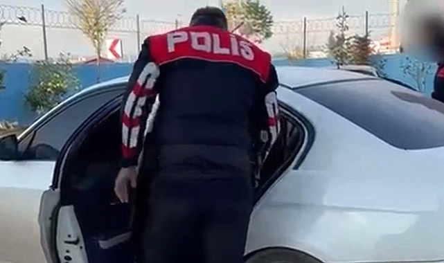 Durdurulan otomobilde ruhsatsız tabanca ele geçirildi