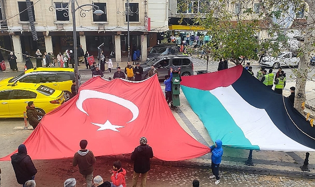 İsrail saldırılarına karşı 'insan zinciri' oluşturdular