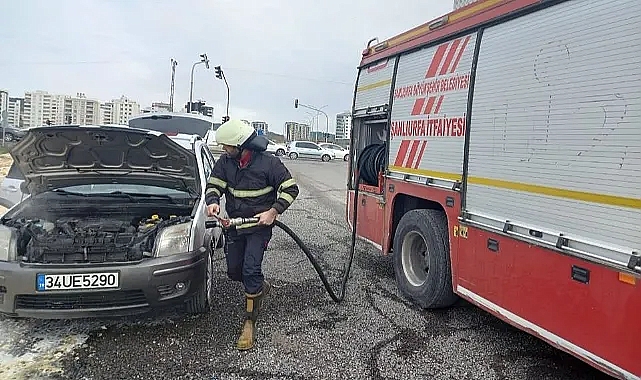 Karaköprü'de seyir halindeki otomobil yandı