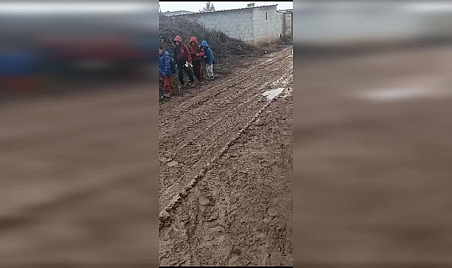 Mahmut Tanal: Öğrenciler çamura bata çıka derslerine yetişmeye çalışıyor