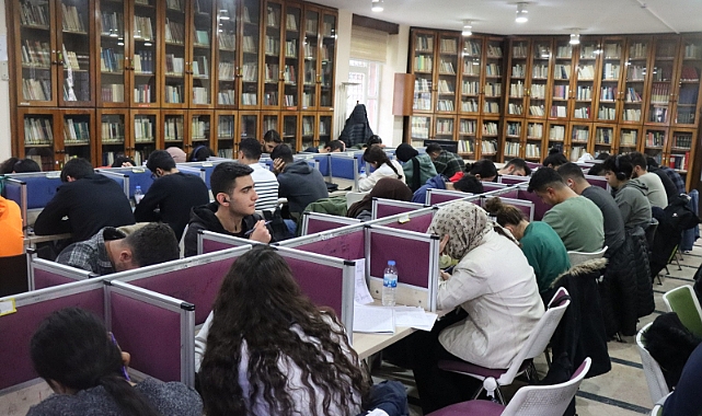 Öğrenciler, sınavlara Büyükşehir kütüphanelerinde hazırlanıyor